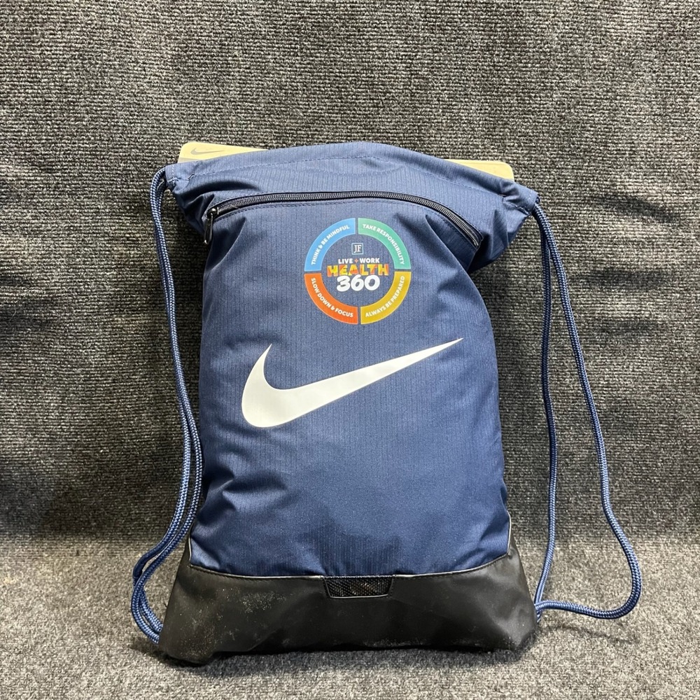 Nike DM3978-410 Brasilia 9.5 Health 360 Drawstring 18L Gym Bag Midnight Navy